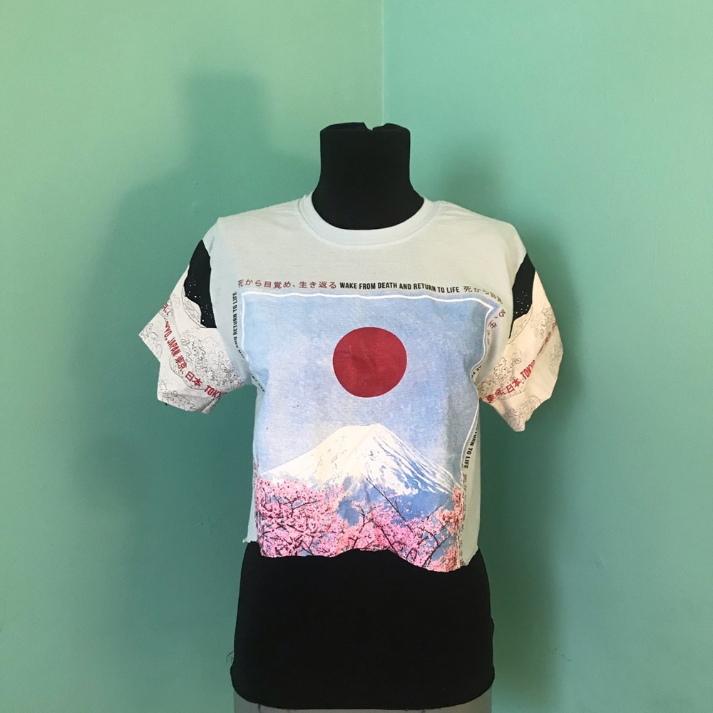 Cropped graphic T